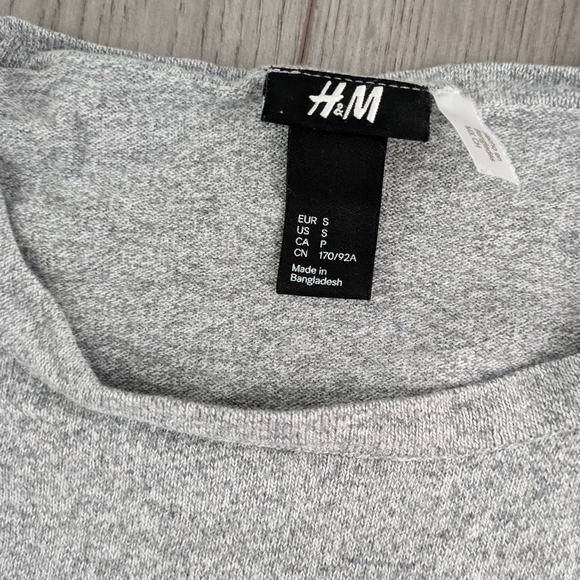 H&M Light Grey Crewneck - Picture 2 of 5